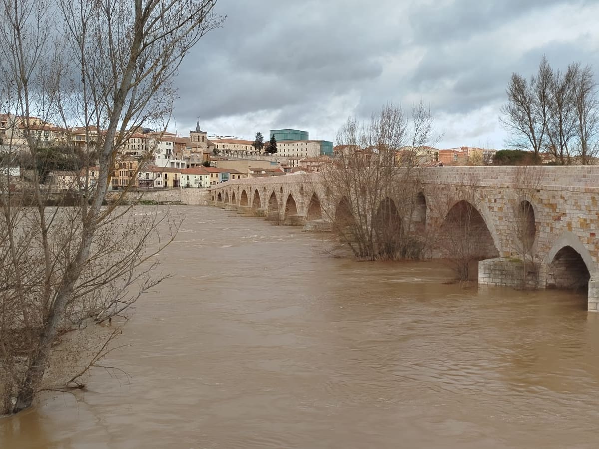La Confederación Hidrográfica del Duero prevé que la crecida se prolongue durante varios días más