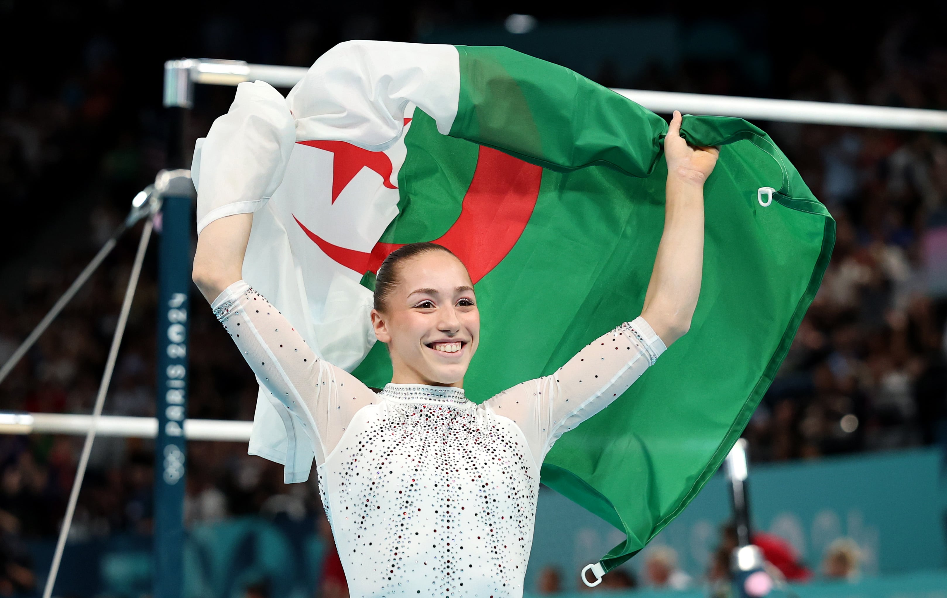 Kaylia Nemour se llevó la medalla de oro en las barras asimétricas en los Juegos Olímpicos de París 2024.