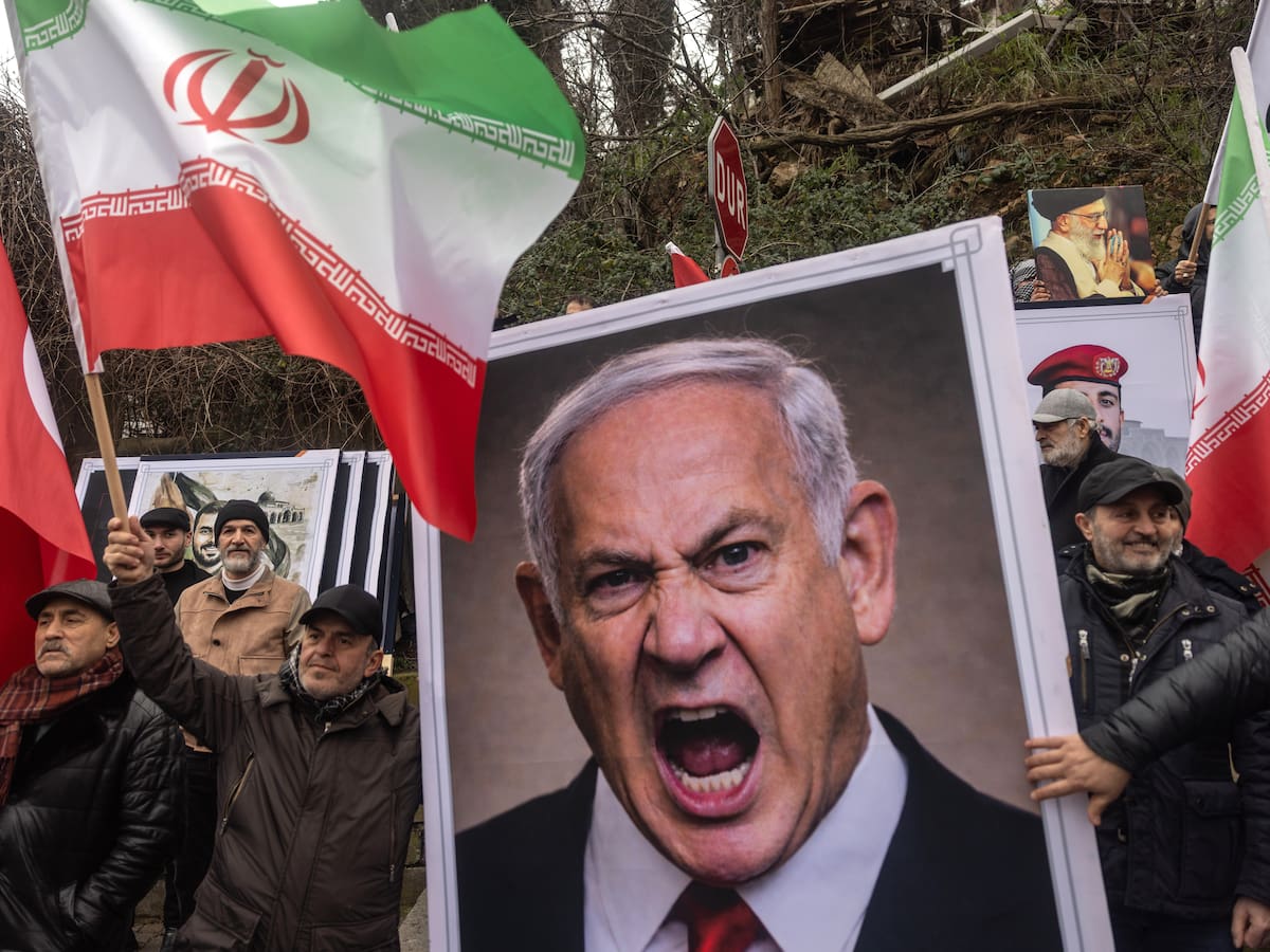 Los otros objetivos de Netanyahu con el ataque a Irán: reforzar su imagen en año electoral y dilatar el juicio contra él por soborno y fraude