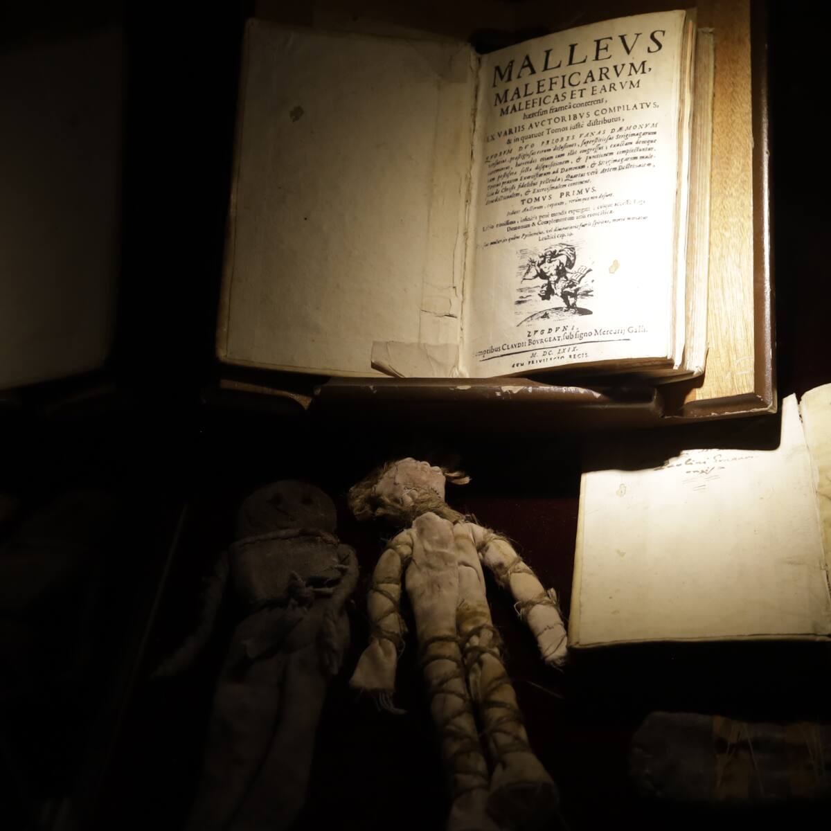 Los tres requisitos recogidos en la Biblia para cazadores de brujas para identificarlas