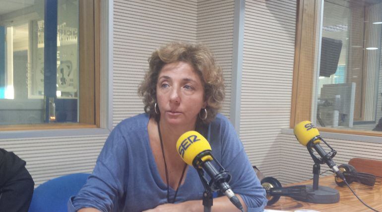 Lola Pérez en los estudios de la SER