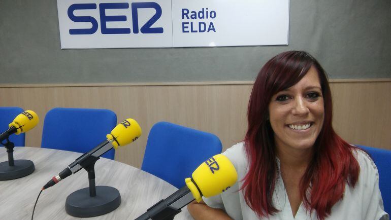 Laura Rizo, edil de fiestas en una visita a Radio Elda Cadena SER