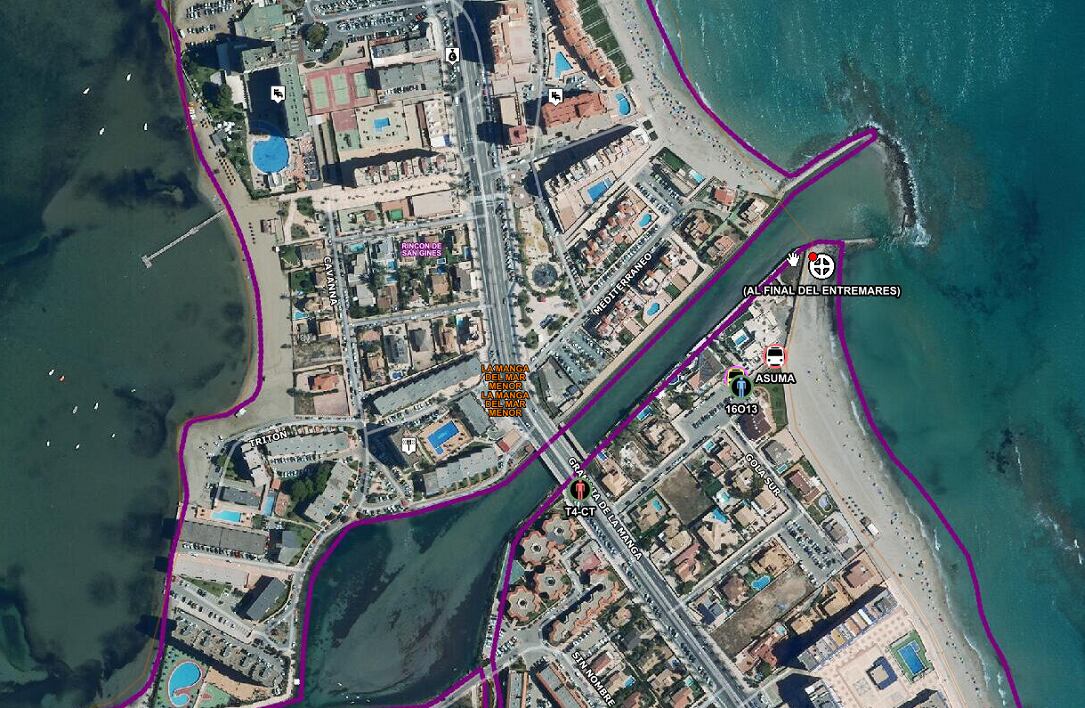 Muere un bañista en La Manga pese a los intentos de reanimación