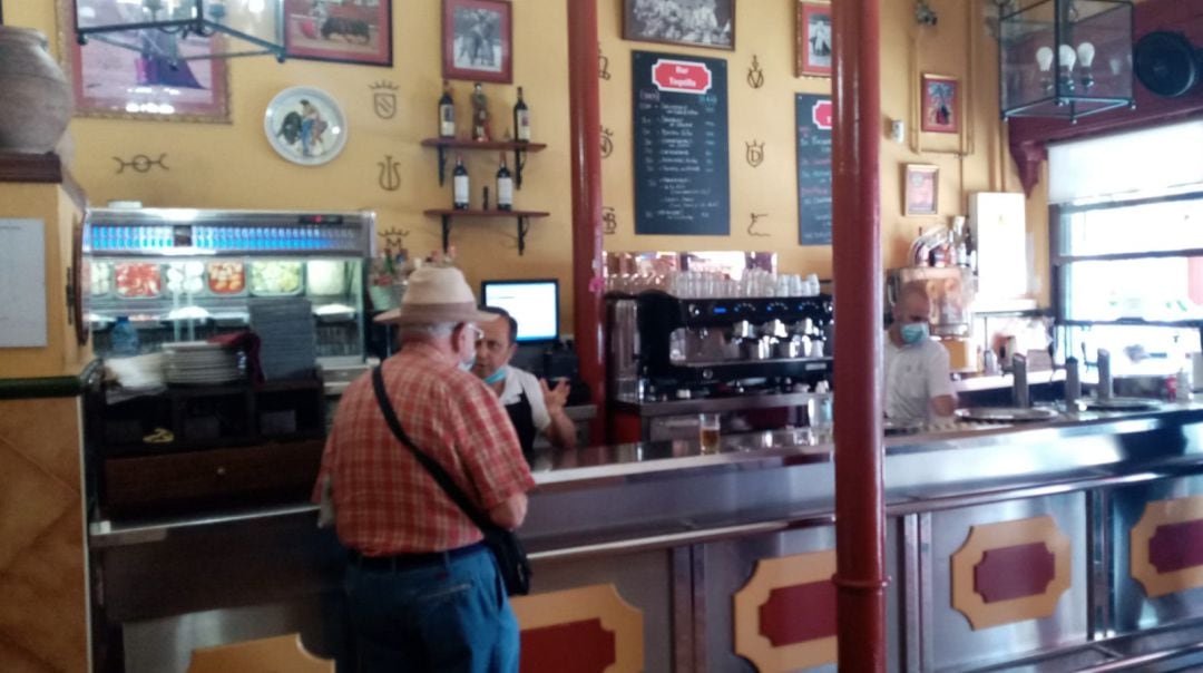 Los clientes ya han podido disfrutar esta mañana de las delicias del Bar Taquilla