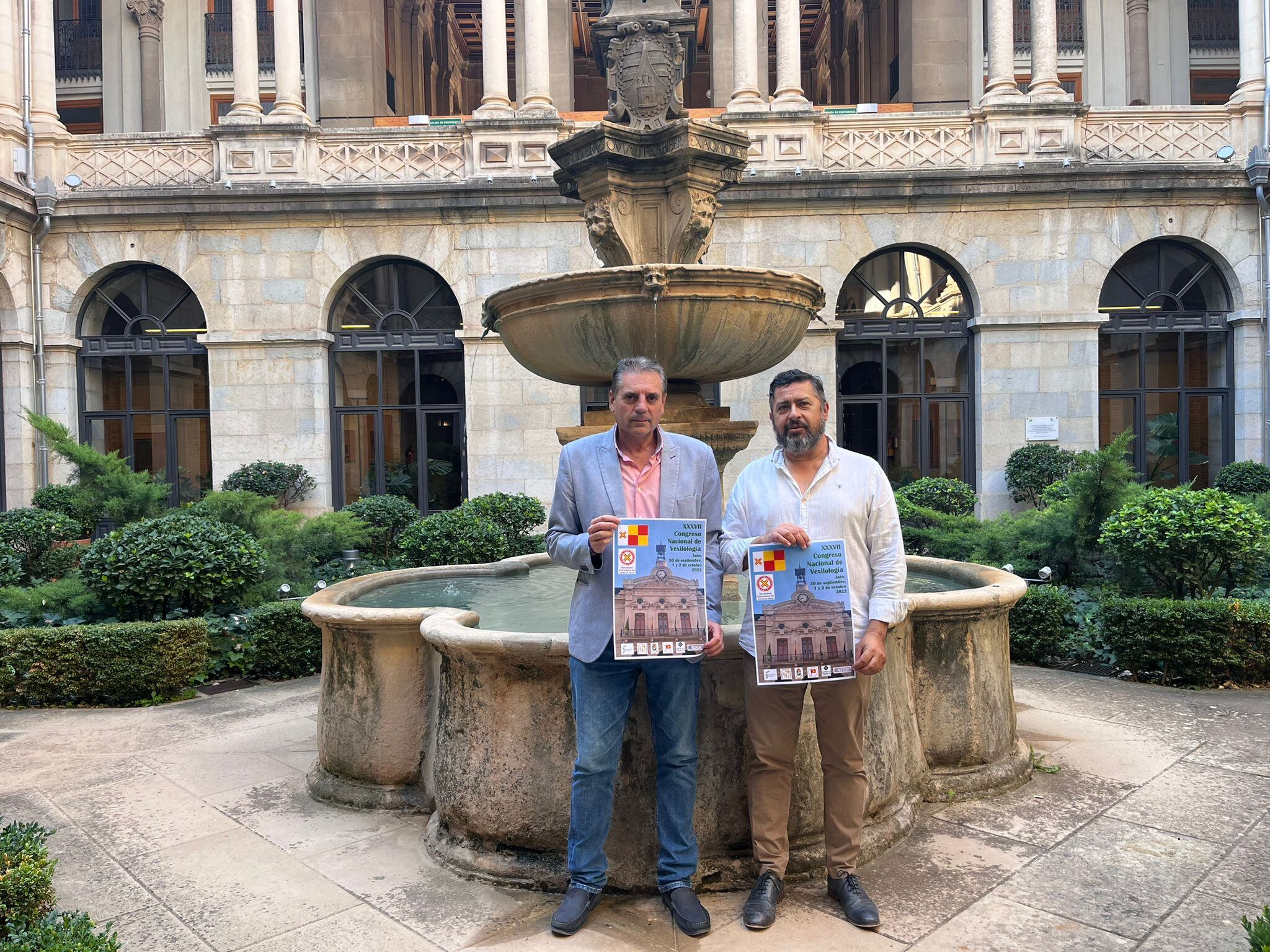 El diputado de Cultura, Ángel Vera y el presidente del Grupo de Estudios Vilcheños, Francisco Luis Sola-Isidro.