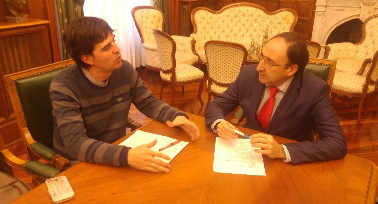 Reunión entre el Alcalde de Palencia y el portavoz de Ganemos en el Ayuntamiento de la capital