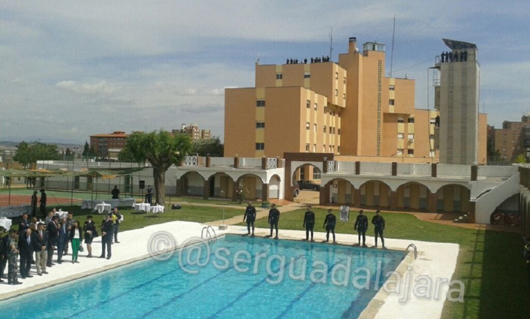 Exhibición de submarinismo en el cuartel del GEO