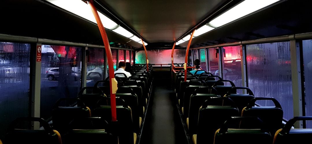 Las paradas a demanda de autobuses nocturnos empezarán de manera experimental el lunes