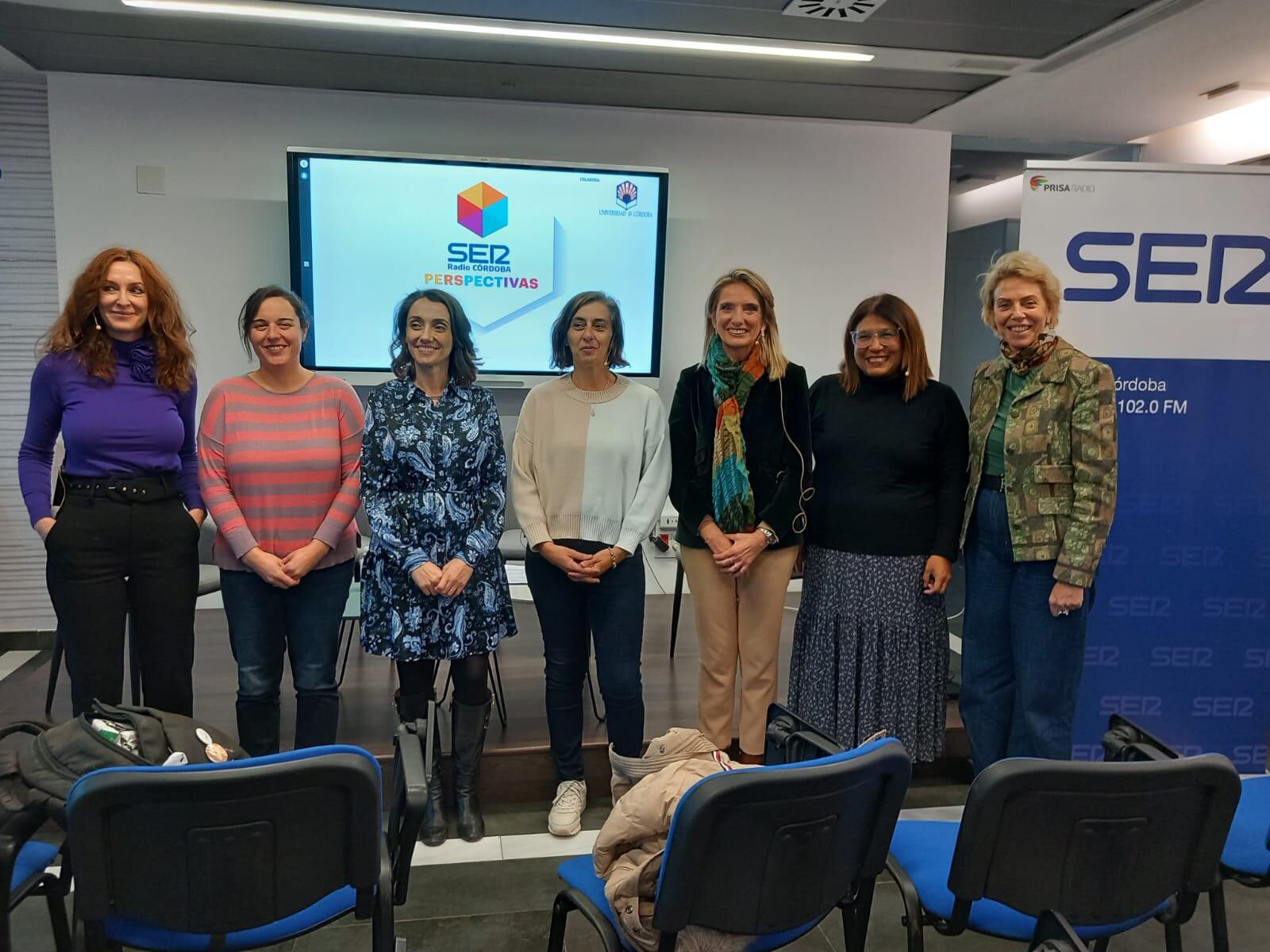 De izquierda a derecha María Dolores Redel, Silvia Medina, Sara Pinzi, María José Martínez, Rosa Gallardo, Lilia Tapia e Isabel Sánchez.