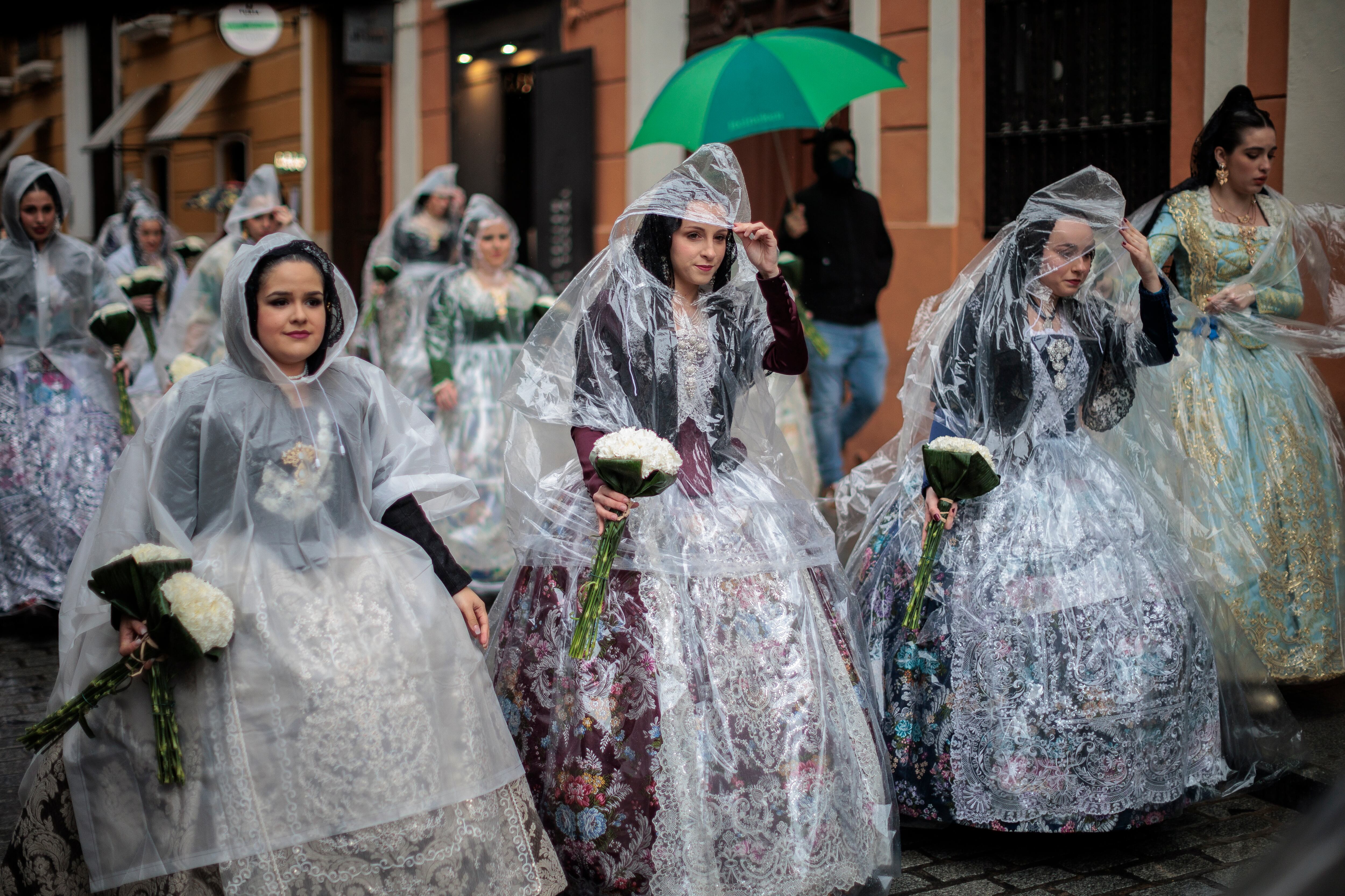 Ofrenda de flores a la Virgen de los Desamparados