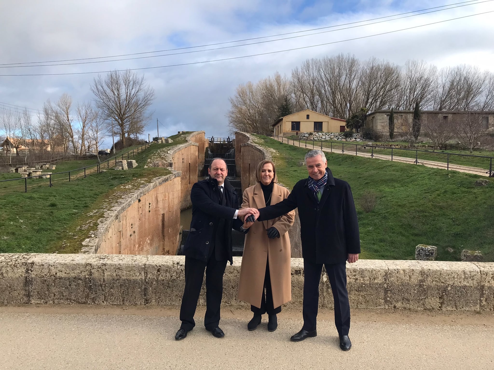 La Confederación Hidrográfica del Duero, el Ayuntamiento de Frómista y laFundación Iberdrola España se han unido para iluminar la cuádruple esclusa del Canal de Castilla