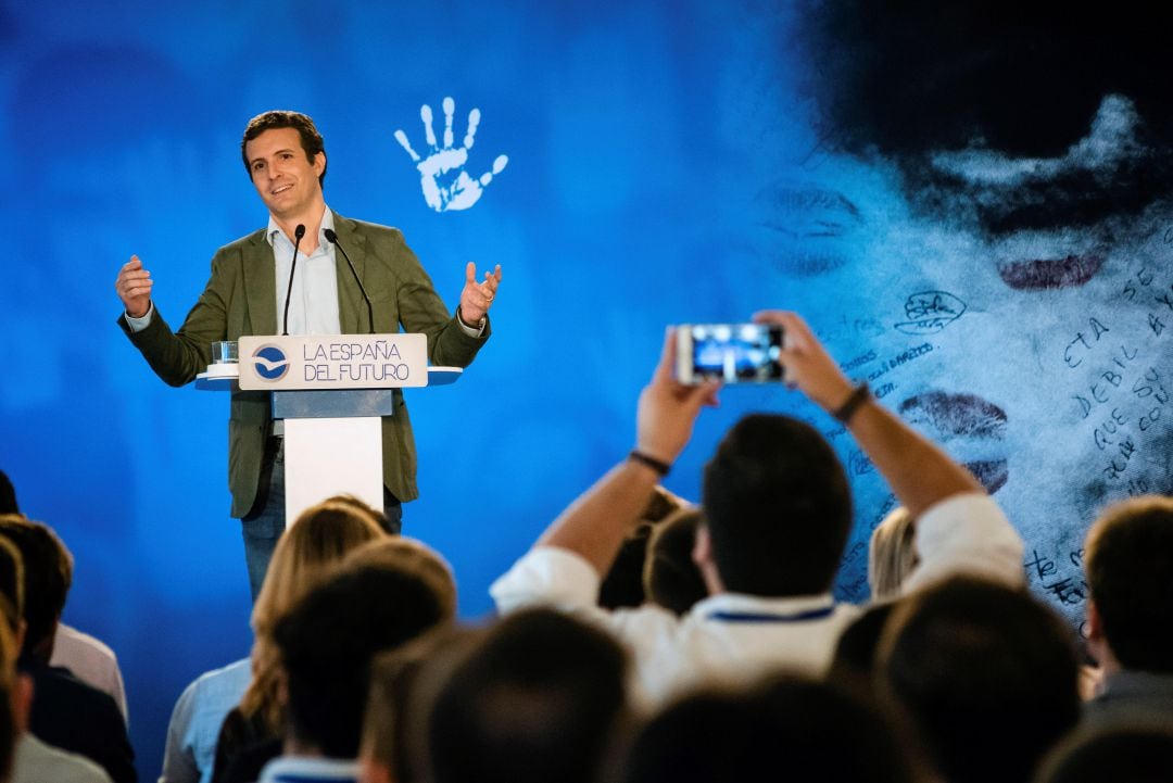 Pablo Casado durante su intervención en la Escuela Miguel Angel Blanco