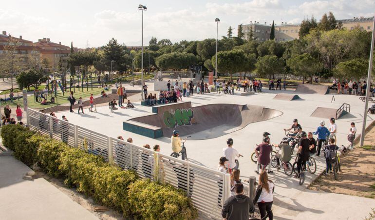 El nuevo Skatepar cuenta con innovadores elementos de salto y rodadura que pueden ser utilizados no sólo con monopatines y patines sino también por bicicletas MTB y BMX