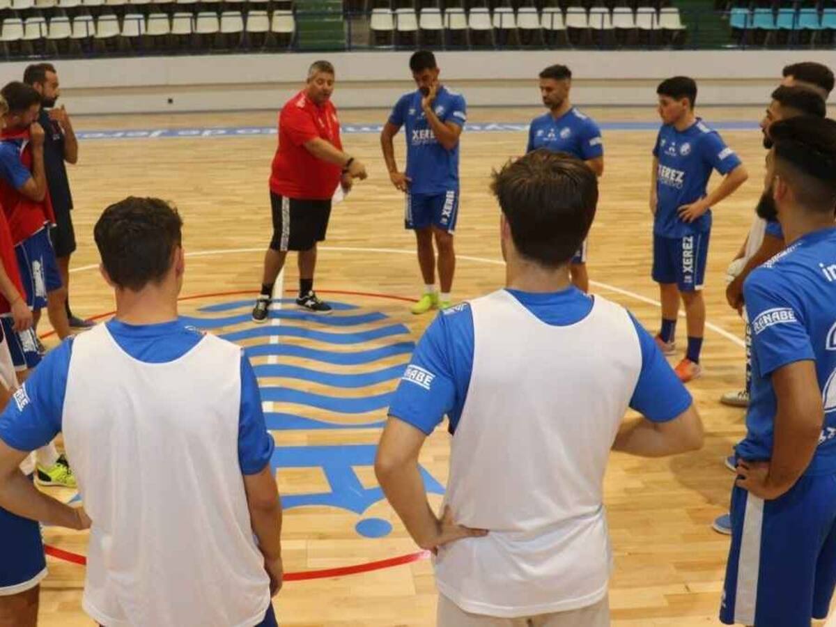 El Xerez Toyota Nimauto visita al filial del Jaén Paraiso interior
