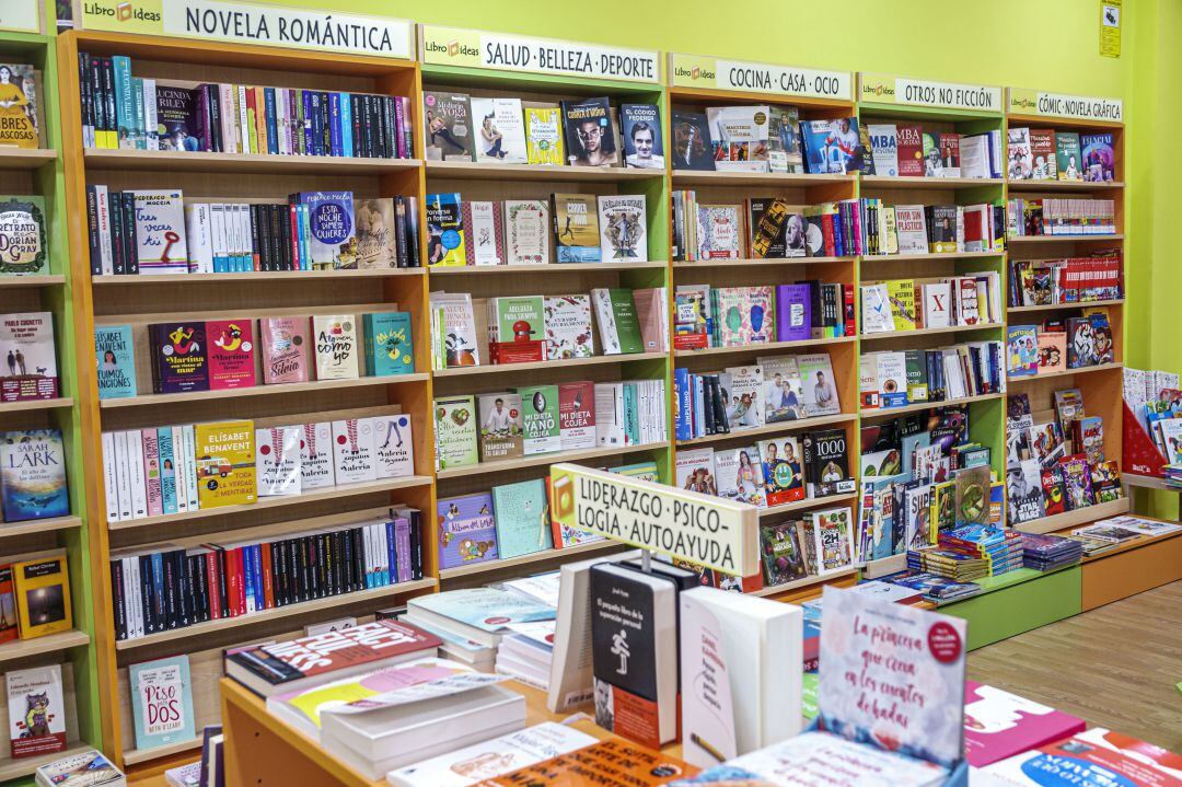 Imagen del interior de una librería en la ciudad de València