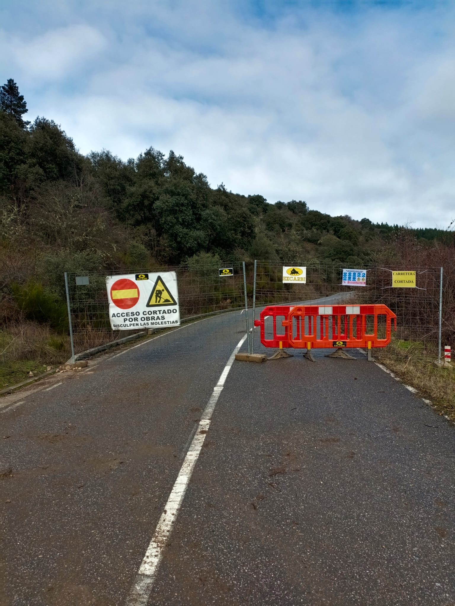 Señales de prohibición en el acceso