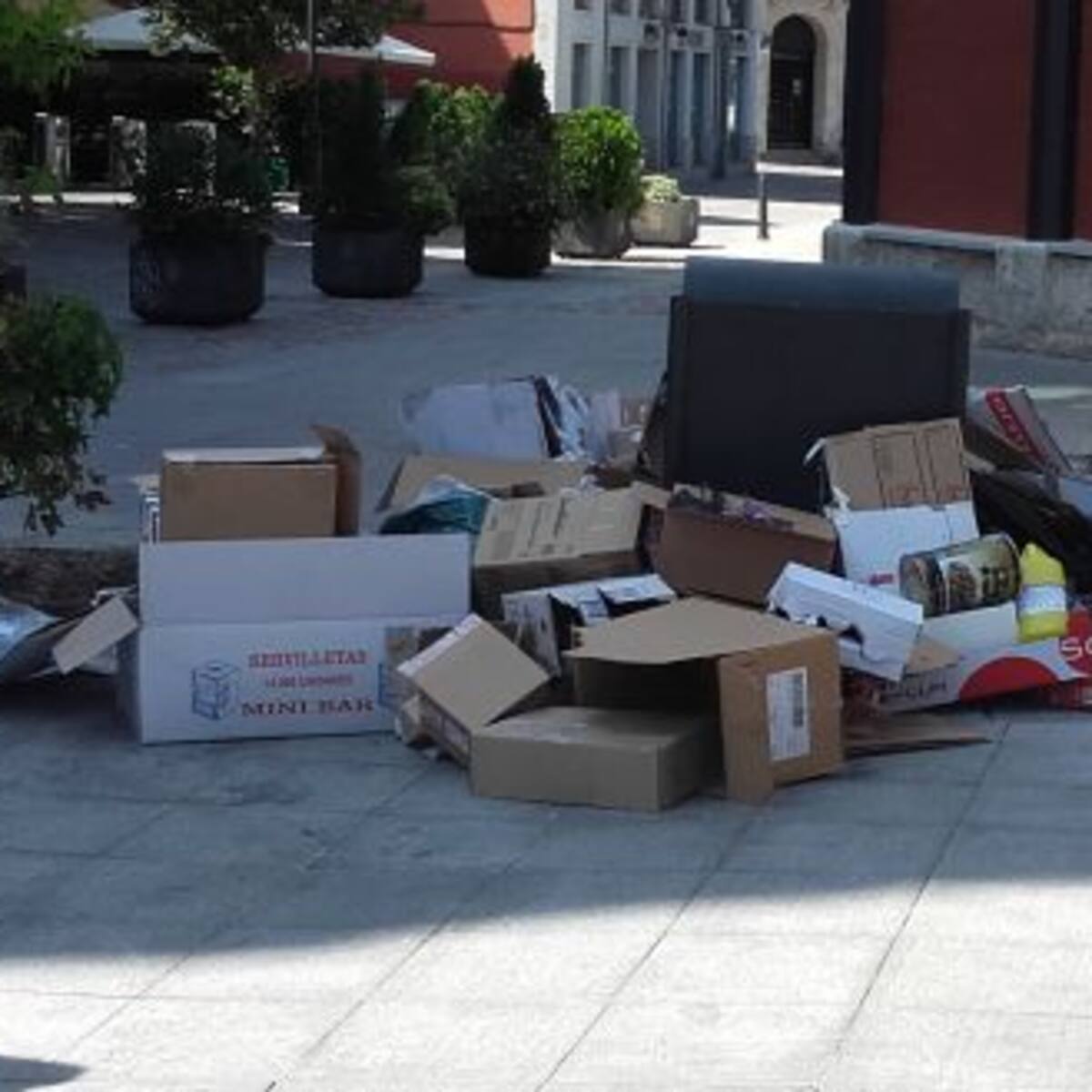Basuras en el entorno del Val durante las Ferias y Fiestas