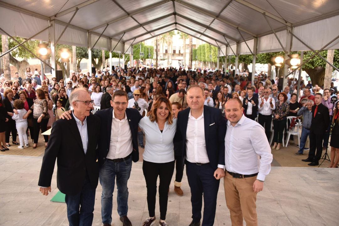 Susana Díaz dice en Cuevas que Andalucía le ha hecho una &quot;moción de censura&quot; al &quot;trifachito&quot;.