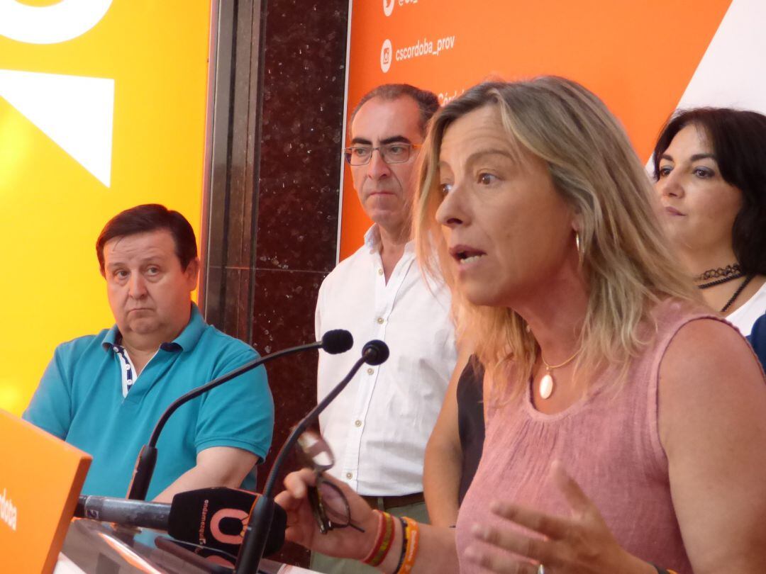 La número uno de Cs Córdoba, Isabel Albás, durante una rueda de prensa