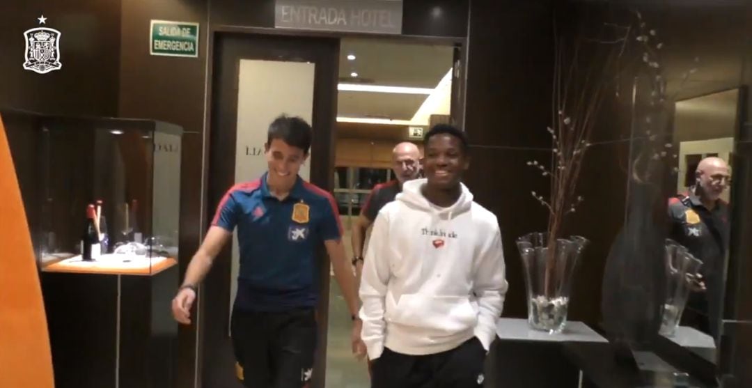 Ansu Fati a su llegada al hotel de concentración de la Selección Española Sub-21