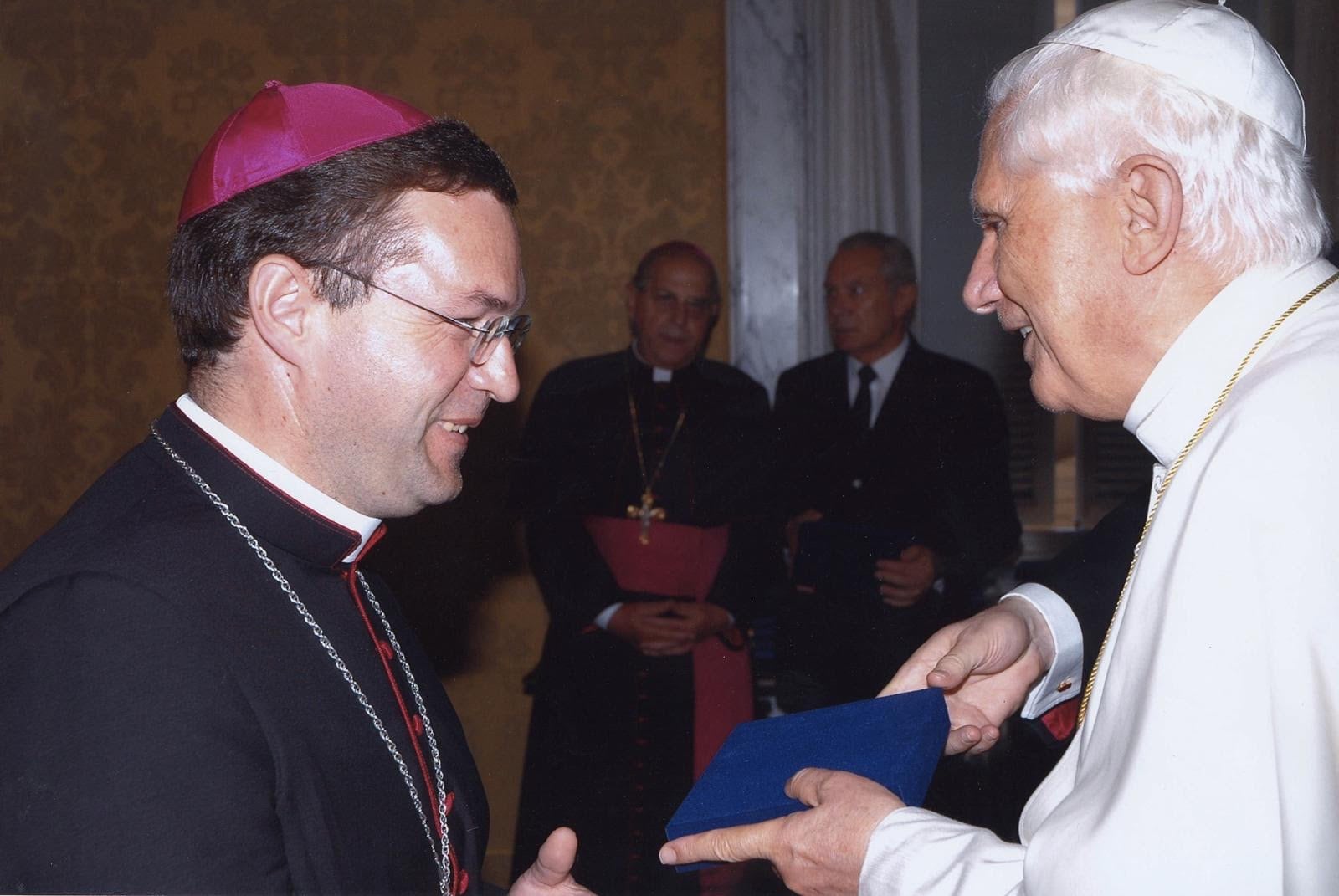 Raúl, junto a Benedicto XVI