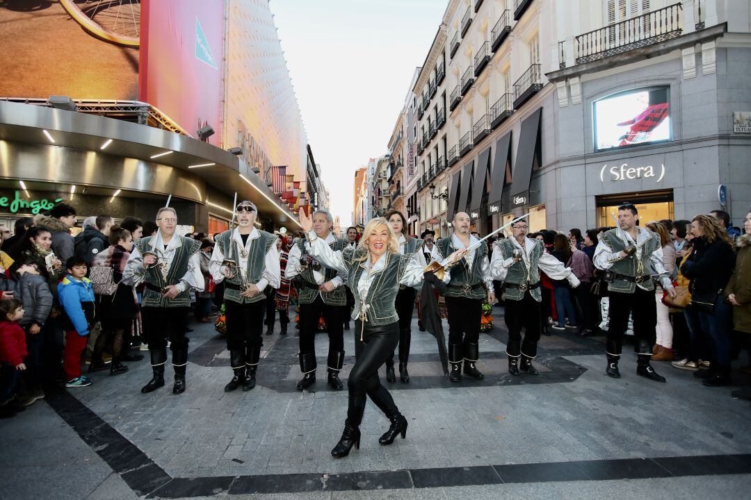 Desfile fester por las calles de Madrid