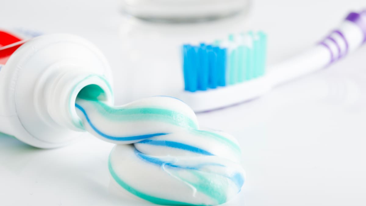 ¿Qué lleva una pasta de dientes?