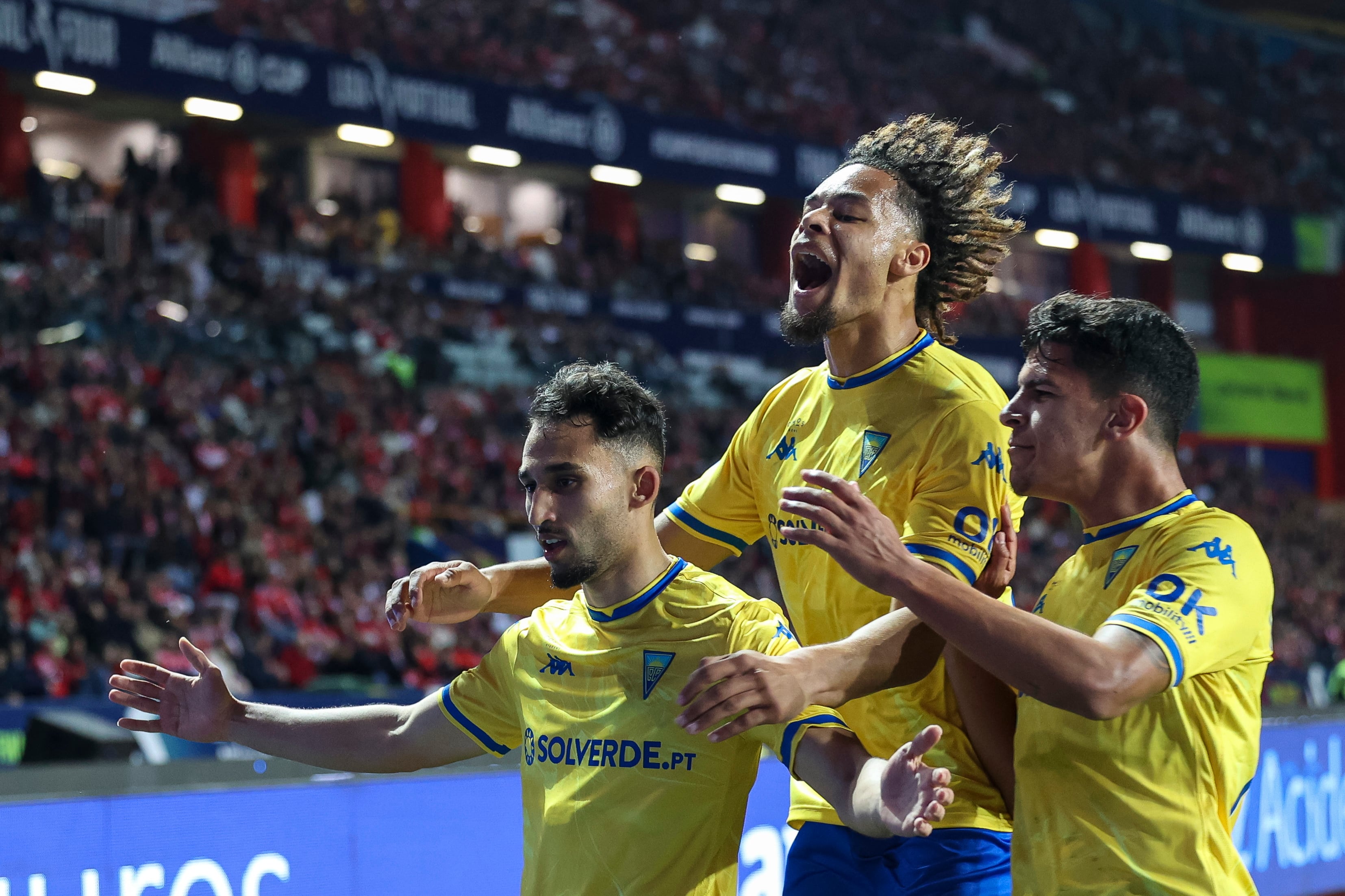 Leiria (Portugal), 24/01/2024.- Rafik Guitane of Estoril celebrates with his teammates after scoring the 0-1 goal during the Portuguese League Cup semifinal soccer match between Benfica and Estoril Praia, in Leiria, Portugal, 24 January 2024. EFE/EPA/PAULO NOVAIS
