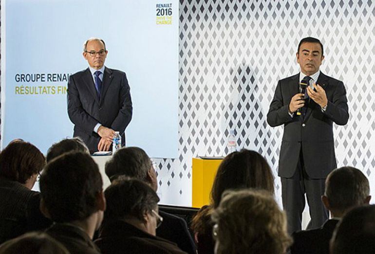 Carlos Ghosn (d), durante la presentación de los resultados financieros del Grupo