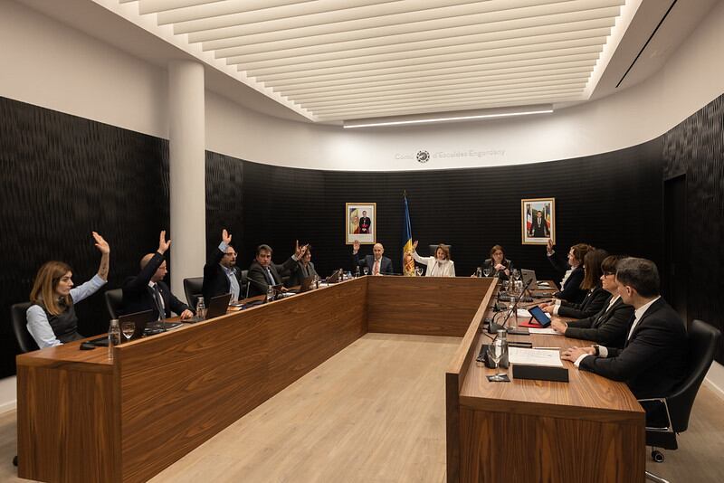 Instant de la votació en la sessió del Consell de Comú escaldenc