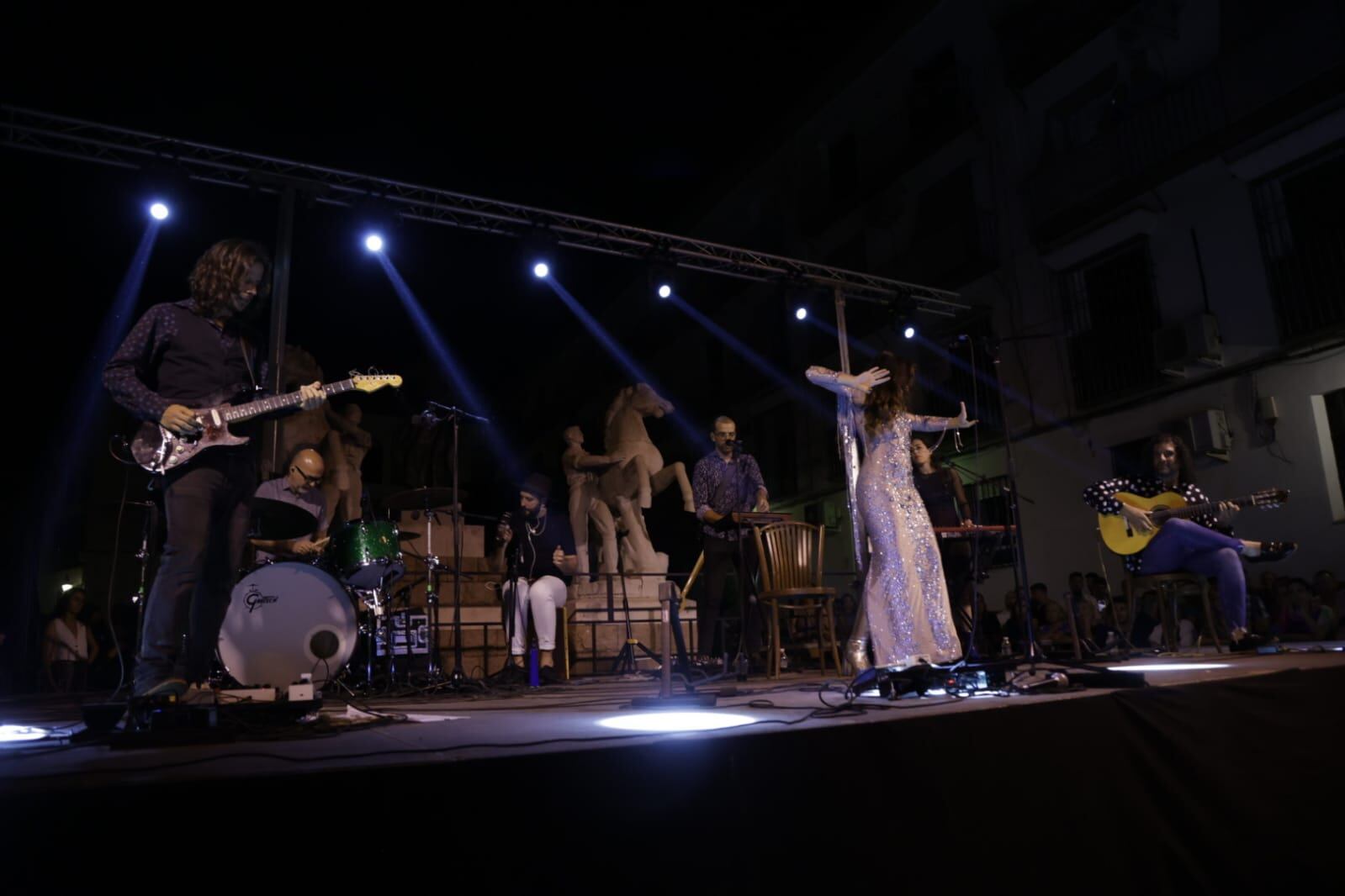 Soleá Morente en la plaza Conde de Priego. Foto: Noche Blanca del Flamenco.