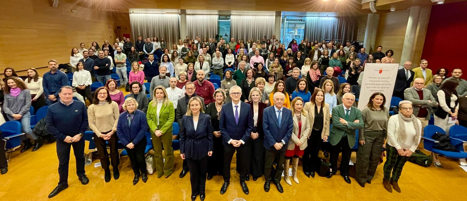 Unas 200 personas han asistido hoy a la presentación del nuevo Modelo de atención social y sanitaria para usuarios de residencias.