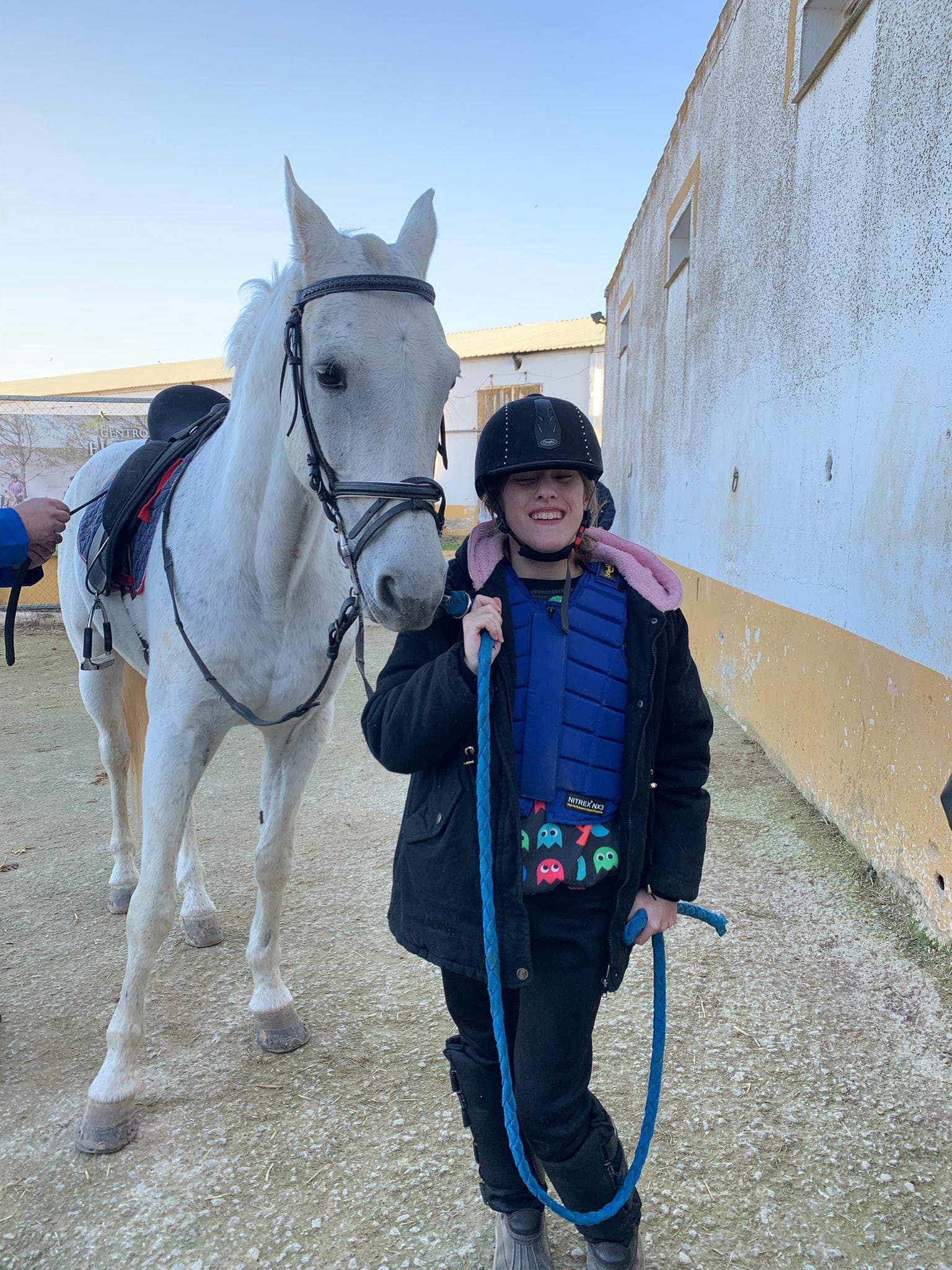 Cristina Landete, junto con su nuevo caballo
