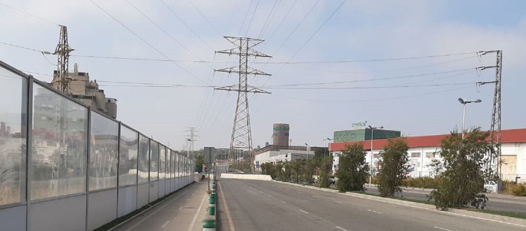 Esta es una de las torres de alta tensión de Los Rectores que desaparecería