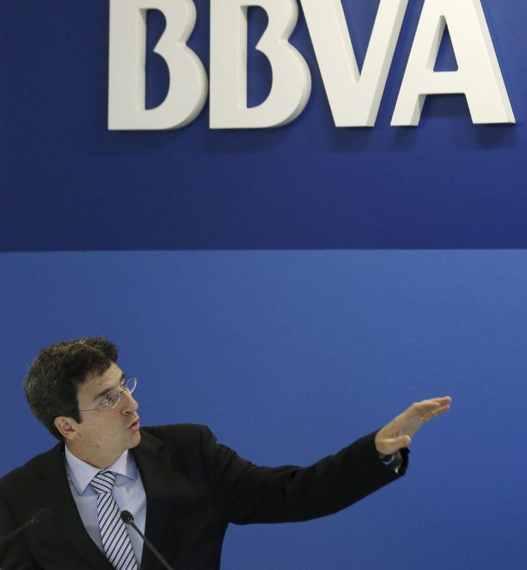 GRA047 MADRID, 5/11/2014.- El jefe de estudios del BBVA,Jorge Sicilia, durante la presentación del informe del BBVA sobre la Situación de España. EFE/Sergio Barrenechea