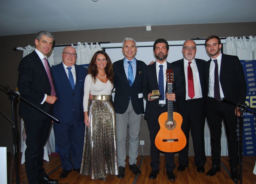 José Medina, coordinador de la AGE, Cándido Romaguera, Gema Pérez delegada de Conocimiento y Empleo, el Consejero de Cultura de la Junta de Andalucía, Miguel Ángel Vázquez, José Carlos Gómez, Joaquín Guirval, director de Radio Algeciras y el delegado de C