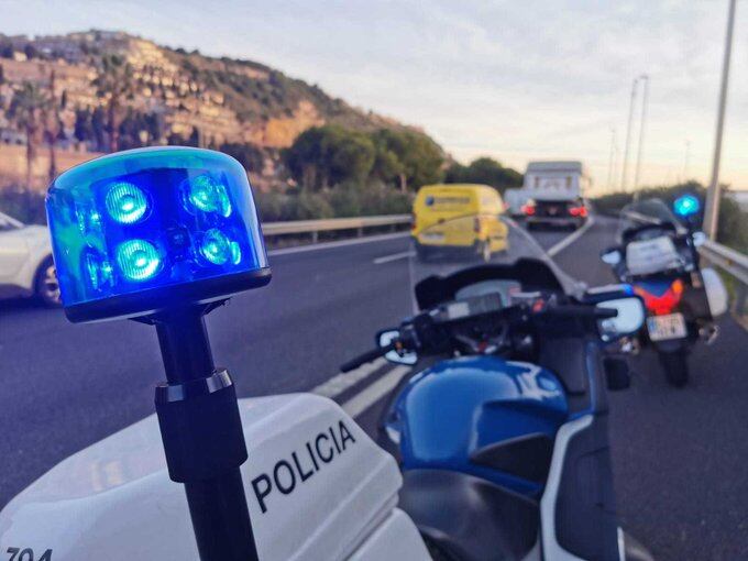 Imatge d'un control de la Guàrdia Urbana a la Ronda del Litoral de Barcelona.