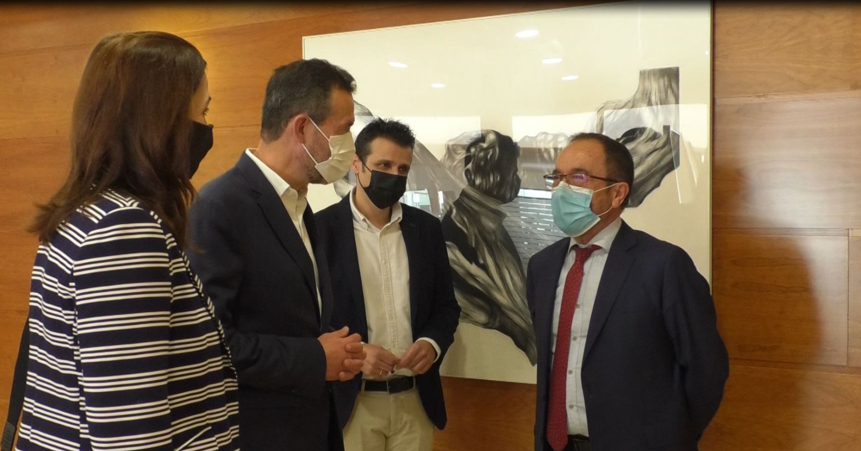 Imagen del encuentro del alcalde Carlos González y al nuevo director de Casa Mediterráneo, Andrés Perelló