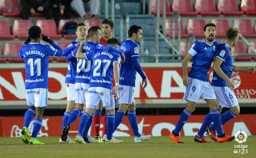 El Real Oviedo celebra un tanto en Soria