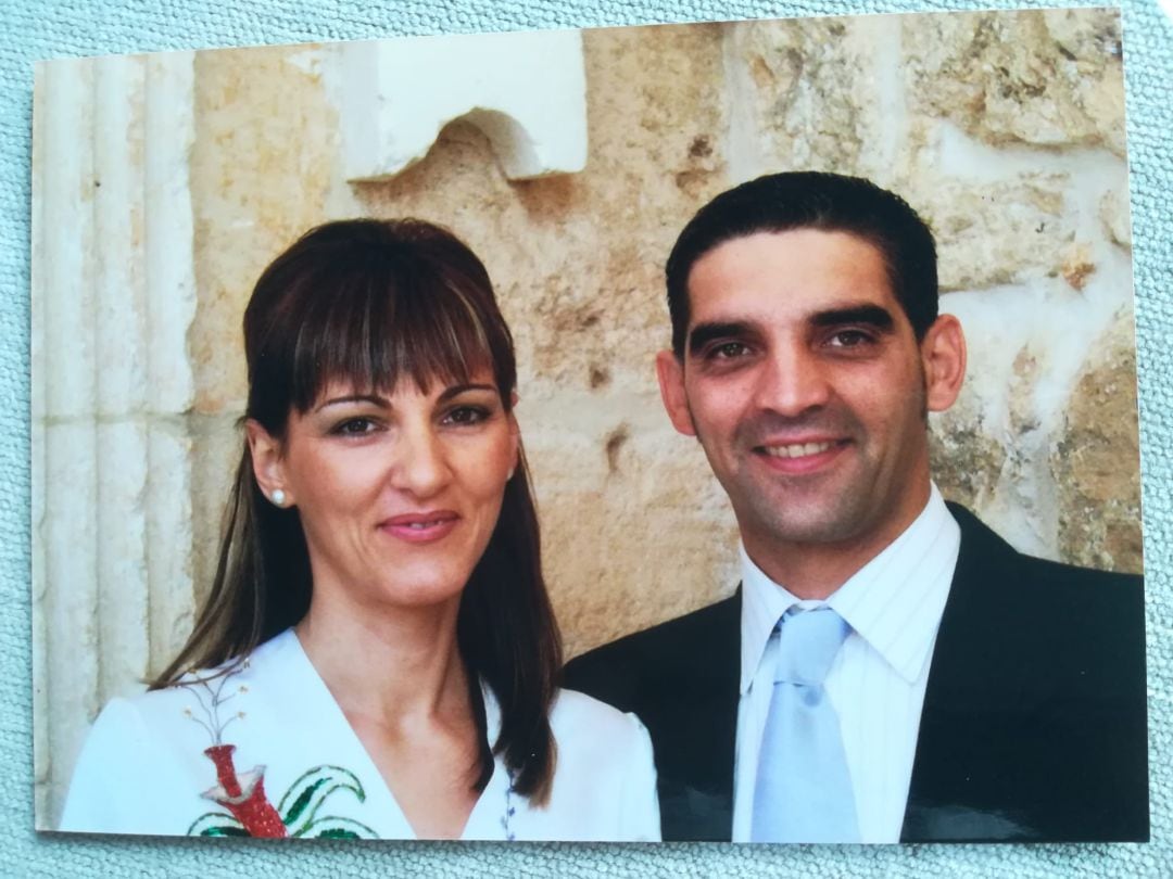 Foto de archivo de Josean con su hermana asesinada en 2013 por su marido