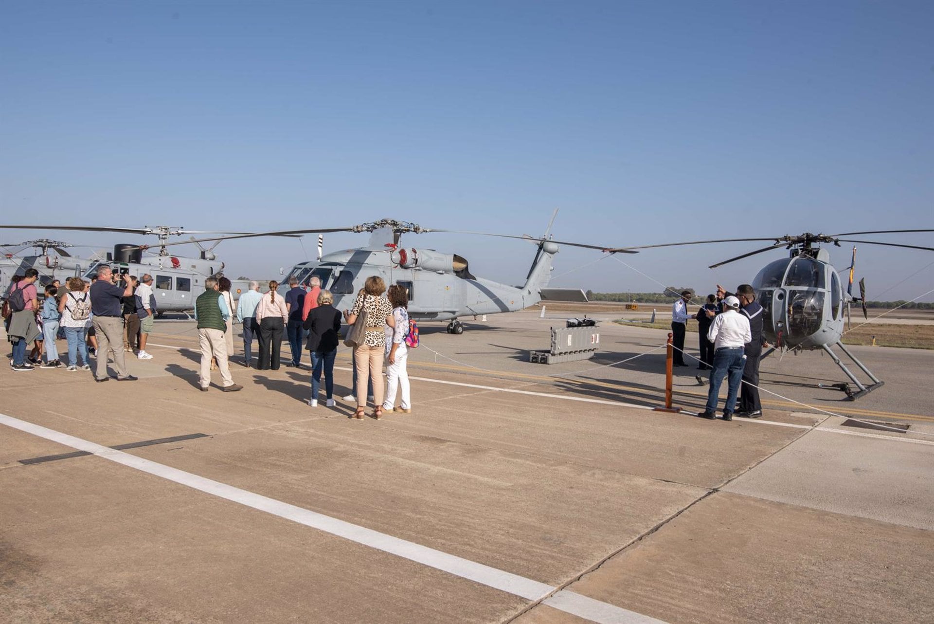 Helicópteros de la Armada en la base de Rota