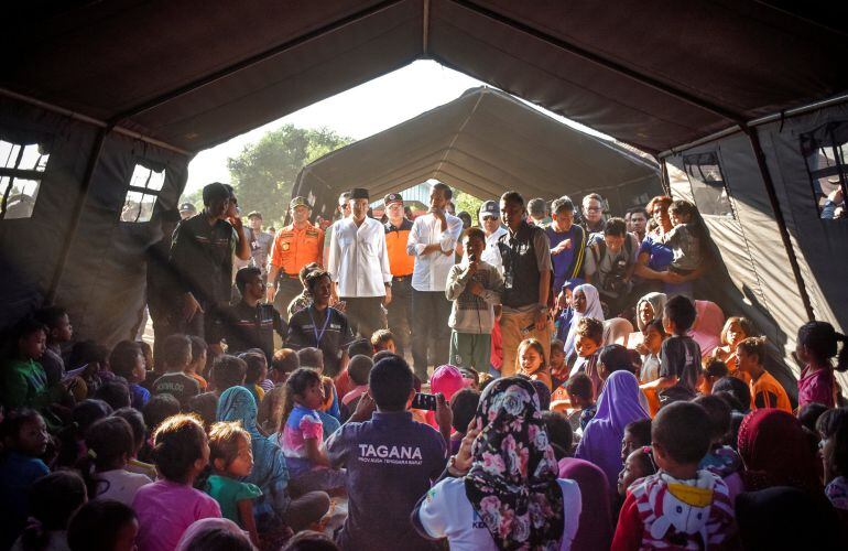 Más de 689 montañeros atrapados a raíz del seísmo en isla indonesia de Lombok