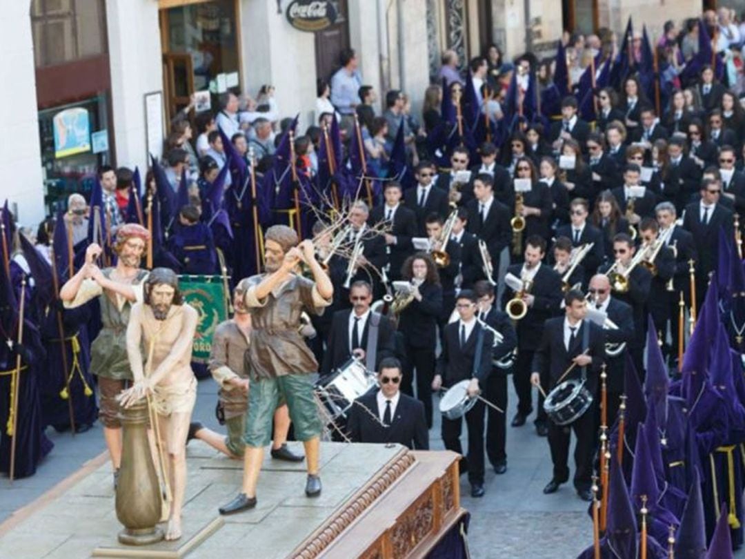 Desfile procesional de la Cofradía de la Santa Vera Cruz