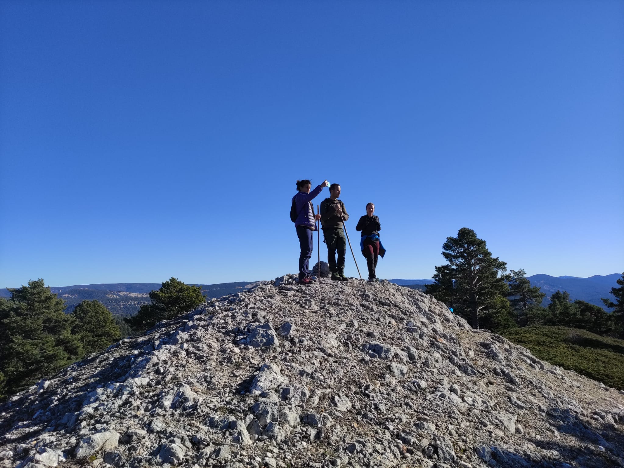 Desde la cumbre de San Felipe de distinguen amplias vistas de la Serranía de Cuenca.