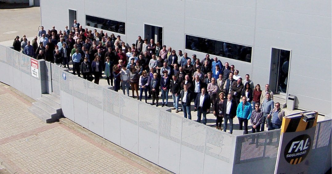 Trabajadores y dirección de FAL Seguridad traslada un mensaje de unidad tras el incendio en Arnedo que arrasó sus instalaciones | FAL Seguridad