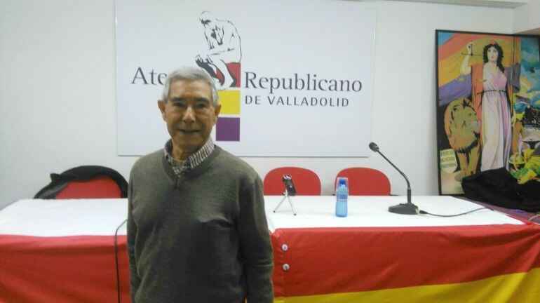 Francisco Martínez, Quico, en la sede del Ateneo Republicano de Valladolid