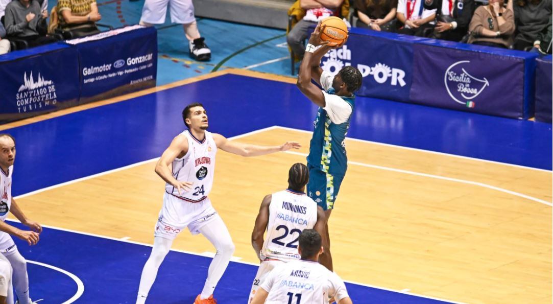 La derrota de l'Hestia a Santiago de Compostela va estar envoltada de polèmica.