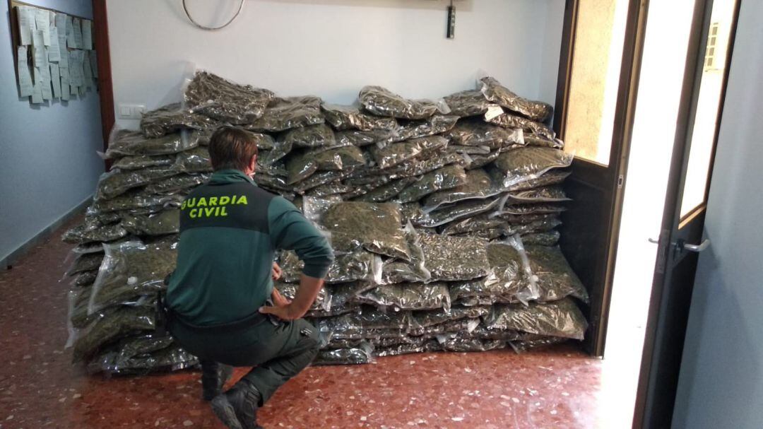 La furgoneta llevaba 168 kilos de cogollos de marihuana