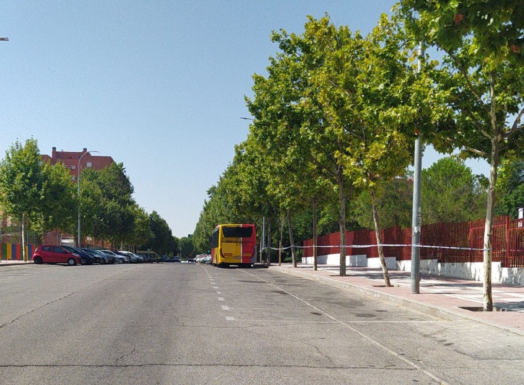 A partir de día 13 se modificarán las paradas de los autobuses de c. Río Duero a c. Río Segura, sentido c. Río Guadalquivir, junto al colegio Las Cumbres, hasta finalización de trabajos de asfaltado