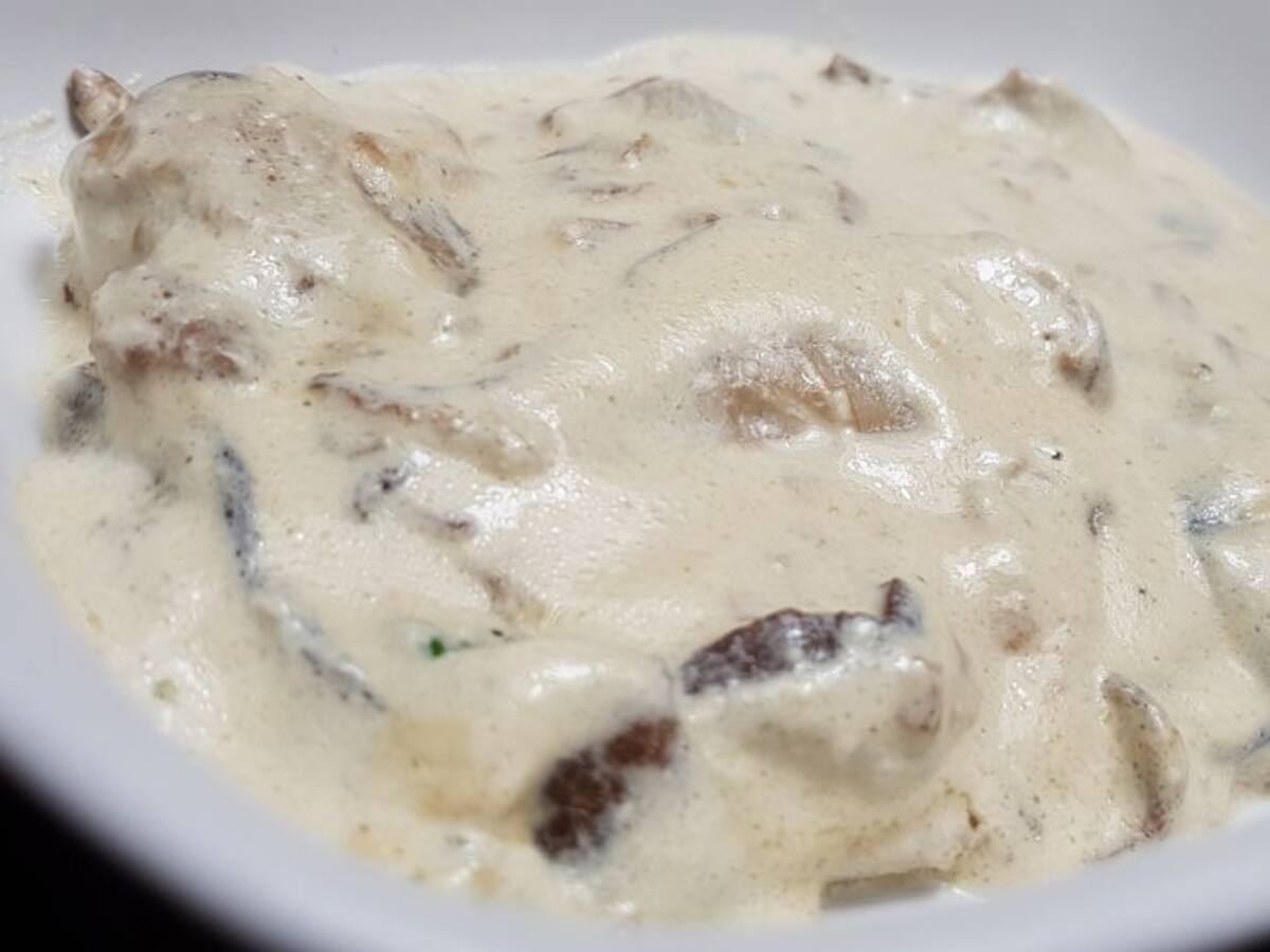 Pit de pollastre amb nata i xampinyons